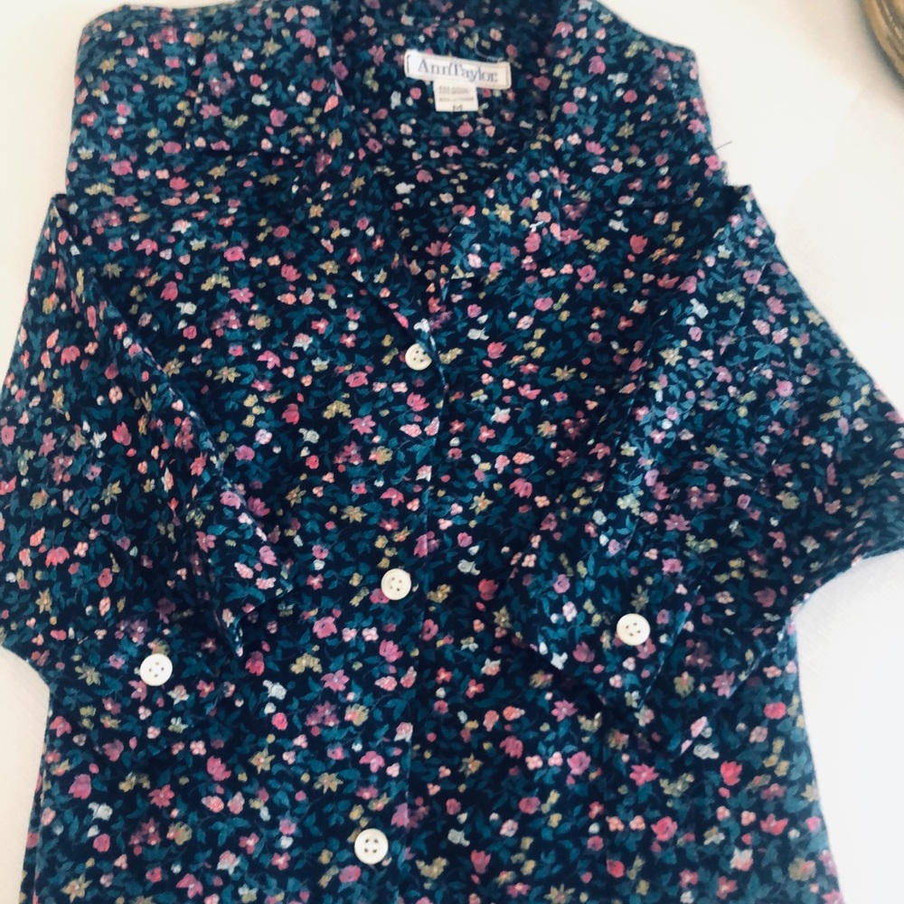 Women’s Ann Taylor top